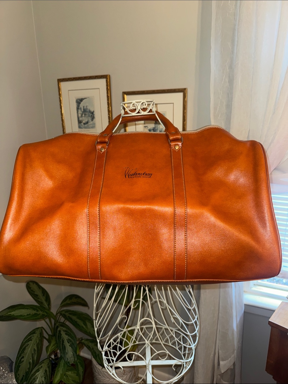 ‘Wuskowhan Player’s Club’ Leather Travel Duffle Bag in Cognac Brown EUC!